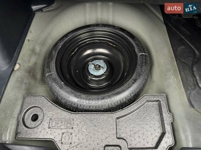 Чорний Тойота Яріс, об'ємом двигуна 1.5 л та пробігом 44 тис. км за 11999 $, фото 15 на Automoto.ua