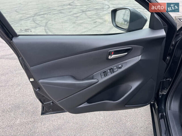 Чорний Тойота Яріс, об'ємом двигуна 1.5 л та пробігом 44 тис. км за 11999 $, фото 19 на Automoto.ua