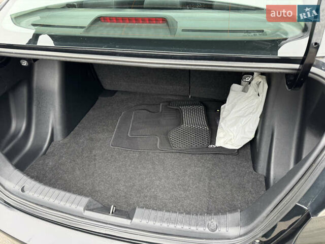 Чорний Тойота Яріс, об'ємом двигуна 1.5 л та пробігом 44 тис. км за 11999 $, фото 14 на Automoto.ua