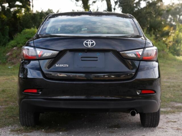 Чорний Тойота Яріс, об'ємом двигуна 1.5 л та пробігом 49 тис. км за 8000 $, фото 3 на Automoto.ua