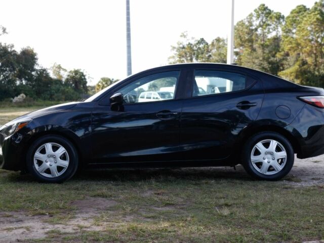 Чорний Тойота Яріс, об'ємом двигуна 1.5 л та пробігом 49 тис. км за 8000 $, фото 1 на Automoto.ua