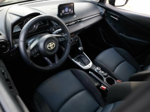 Чорний Тойота Яріс, об'ємом двигуна 1.5 л та пробігом 49 тис. км за 8000 $, фото 7 на Automoto.ua