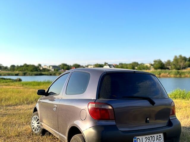 Фиолетовый Тойота Ярис, объемом двигателя 1 л и пробегом 180 тыс. км за 3200 $, фото 2 на Automoto.ua