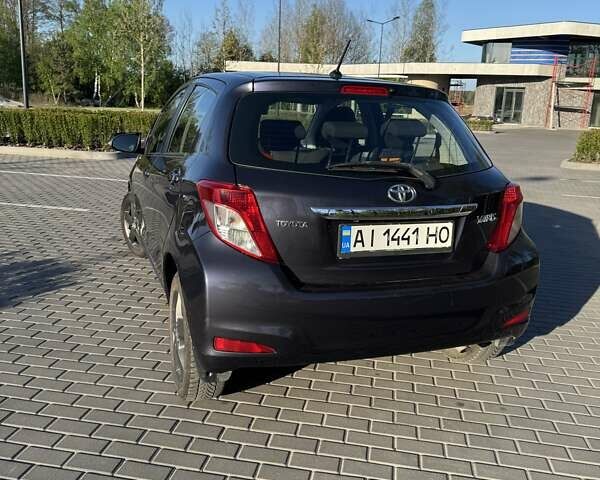 Фиолетовый Тойота Ярис, объемом двигателя 1.3 л и пробегом 130 тыс. км за 9500 $, фото 1 на Automoto.ua