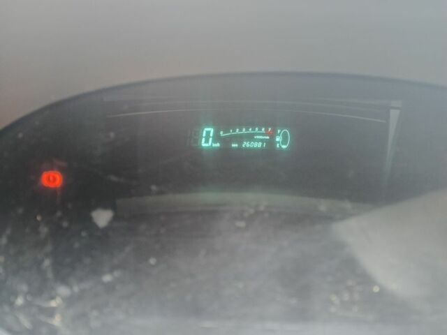 Красный Тойота Ярис, объемом двигателя 1 л и пробегом 260 тыс. км за 2750 $, фото 7 на Automoto.ua