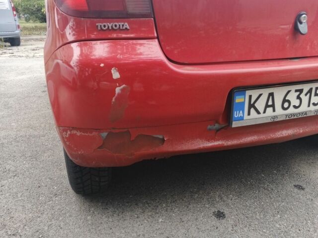 Красный Тойота Ярис, объемом двигателя 1 л и пробегом 260 тыс. км за 2750 $, фото 2 на Automoto.ua