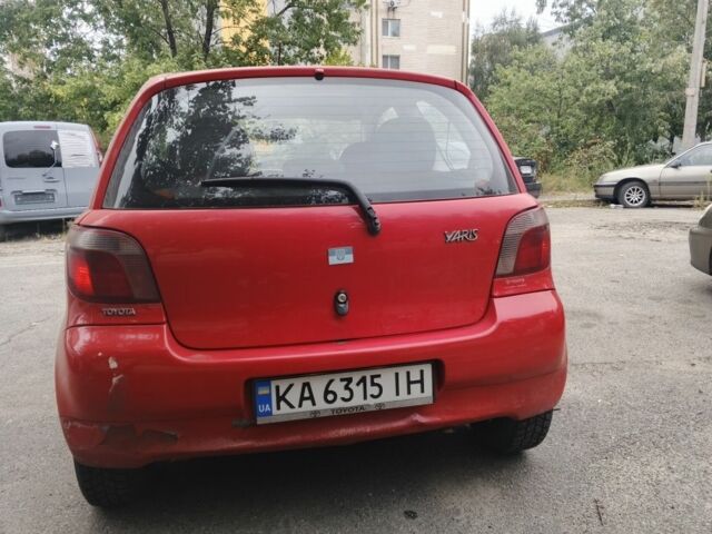 Красный Тойота Ярис, объемом двигателя 1 л и пробегом 260 тыс. км за 2750 $, фото 3 на Automoto.ua