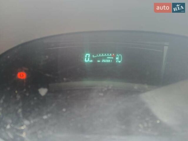 Красный Тойота Ярис, объемом двигателя 1 л и пробегом 260 тыс. км за 2750 $, фото 4 на Automoto.ua