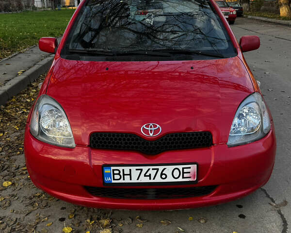 Красный Тойота Ярис, объемом двигателя 1 л и пробегом 185 тыс. км за 2700 $, фото 2 на Automoto.ua