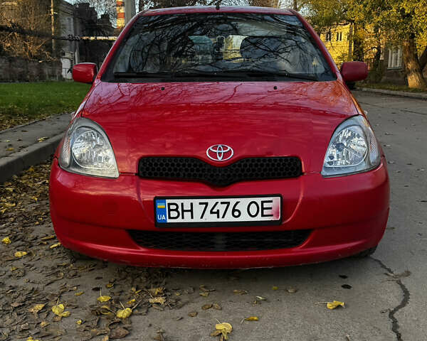 Красный Тойота Ярис, объемом двигателя 1 л и пробегом 185 тыс. км за 2700 $, фото 3 на Automoto.ua