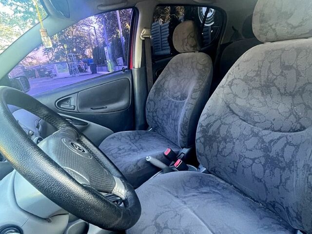 Червоний Тойота Яріс, об'ємом двигуна 1.3 л та пробігом 199 тис. км за 4000 $, фото 9 на Automoto.ua