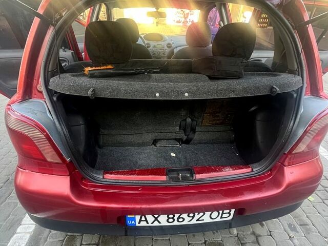 Червоний Тойота Яріс, об'ємом двигуна 1.3 л та пробігом 199 тис. км за 4000 $, фото 10 на Automoto.ua