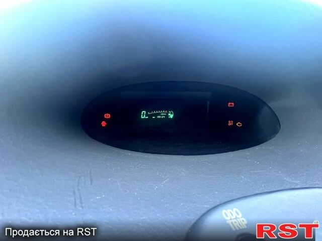 Червоний Тойота Яріс, об'ємом двигуна 1.3 л та пробігом 199 тис. км за 4000 $, фото 6 на Automoto.ua