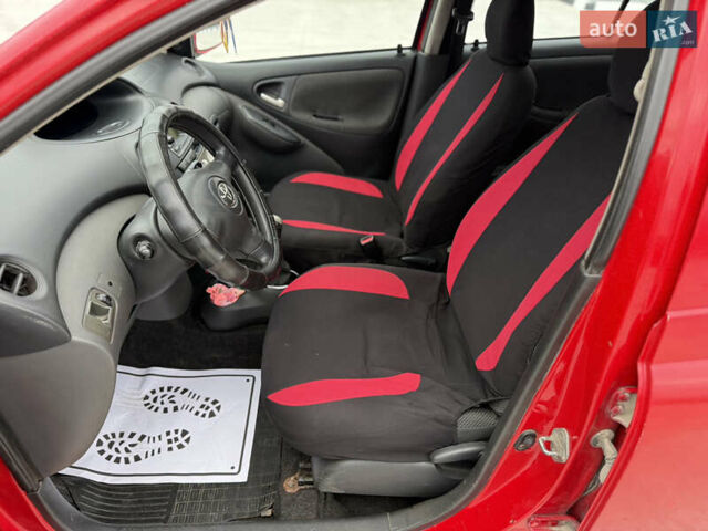 Красный Тойота Ярис, объемом двигателя 1 л и пробегом 240 тыс. км за 2600 $, фото 18 на Automoto.ua