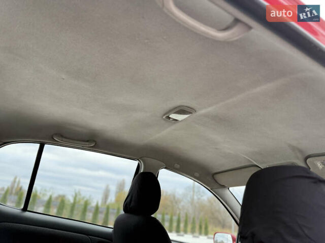 Красный Тойота Ярис, объемом двигателя 1 л и пробегом 240 тыс. км за 2600 $, фото 14 на Automoto.ua