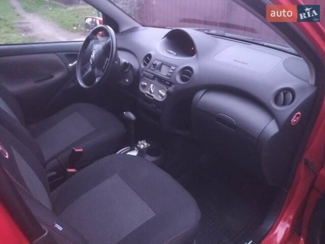 Червоний Тойота Яріс, об'ємом двигуна 1.3 л та пробігом 268 тис. км за 5500 $, фото 6 на Automoto.ua