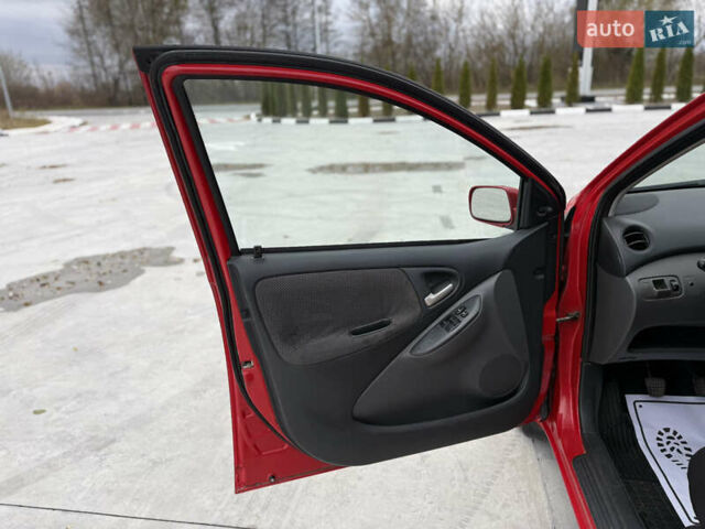 Красный Тойота Ярис, объемом двигателя 1 л и пробегом 240 тыс. км за 2600 $, фото 19 на Automoto.ua