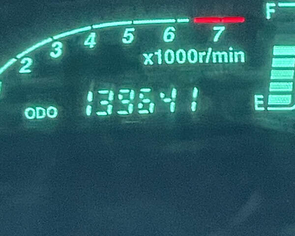 Красный Тойота Ярис, объемом двигателя 1.3 л и пробегом 140 тыс. км за 4950 $, фото 6 на Automoto.ua