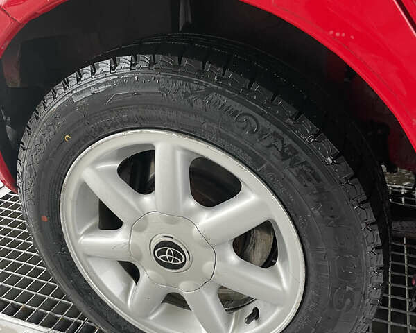 Красный Тойота Ярис, объемом двигателя 1.3 л и пробегом 140 тыс. км за 4950 $, фото 4 на Automoto.ua