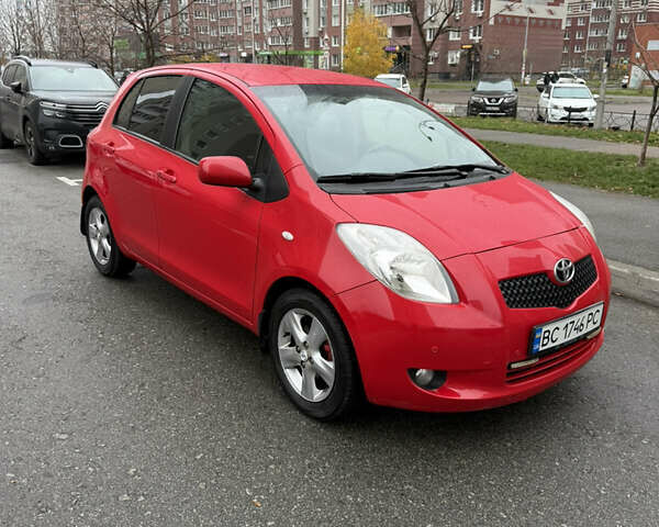 Красный Тойота Ярис, объемом двигателя 1.3 л и пробегом 151 тыс. км за 4950 $, фото 2 на Automoto.ua
