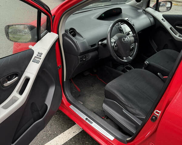 Красный Тойота Ярис, объемом двигателя 1.3 л и пробегом 151 тыс. км за 4950 $, фото 8 на Automoto.ua