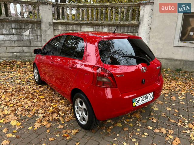 Красный Тойота Ярис, объемом двигателя 1.3 л и пробегом 158 тыс. км за 4999 $, фото 1 на Automoto.ua