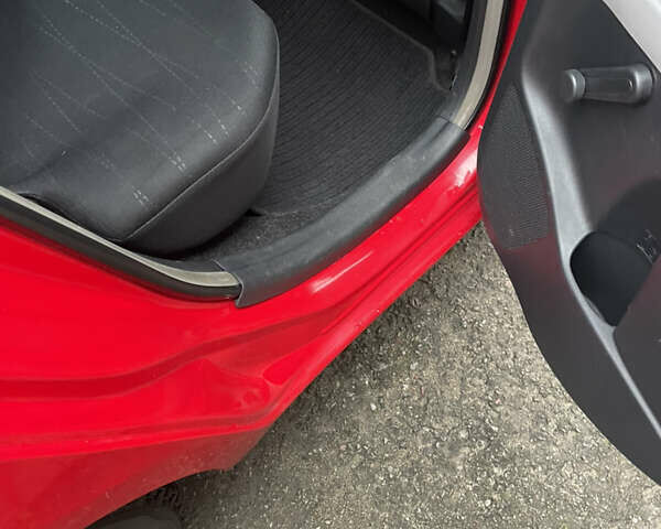 Красный Тойота Ярис, объемом двигателя 1.3 л и пробегом 182 тыс. км за 5900 $, фото 13 на Automoto.ua