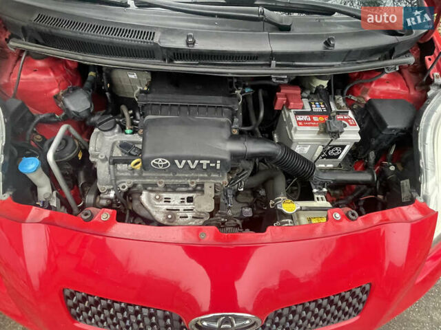 Красный Тойота Ярис, объемом двигателя 1.3 л и пробегом 182 тыс. км за 5900 $, фото 12 на Automoto.ua