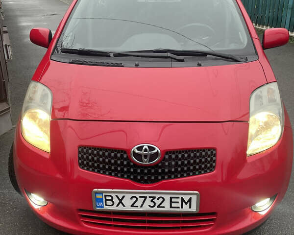 Красный Тойота Ярис, объемом двигателя 1.3 л и пробегом 182 тыс. км за 5900 $, фото 1 на Automoto.ua