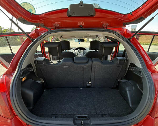 Тойота Ярис 2006 в Киеве на Automoto.ua Красный Тойота Ярис, объемом двигателя 1.3 л и пробегом 180 тыс. км за 5200 $, фото 13 на Automoto.ua