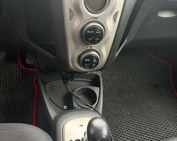 Тойота Яріс 2006 у Львові на Automoto.ua Червоний Тойота Яріс, об'ємом двигуна 1.3 л та пробігом 149 тис. км за 4900 $, фото 10 на Automoto.ua