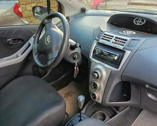 Червоний Тойота Яріс, об'ємом двигуна 1.3 л та пробігом 152 тис. км за 6000 $, фото 13 на Automoto.ua