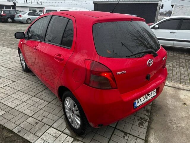 Красный Тойота Ярис, объемом двигателя 1.3 л и пробегом 147 тыс. км за 5400 $, фото 3 на Automoto.ua