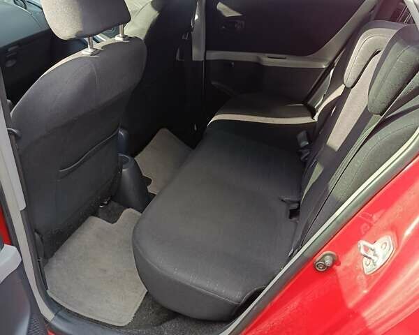 Червоний Тойота Яріс, об'ємом двигуна 1.3 л та пробігом 152 тис. км за 6000 $, фото 18 на Automoto.ua