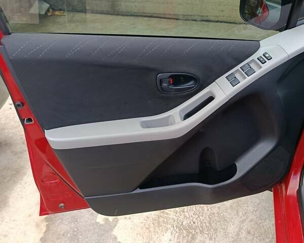 Червоний Тойота Яріс, об'ємом двигуна 1.3 л та пробігом 152 тис. км за 6000 $, фото 16 на Automoto.ua