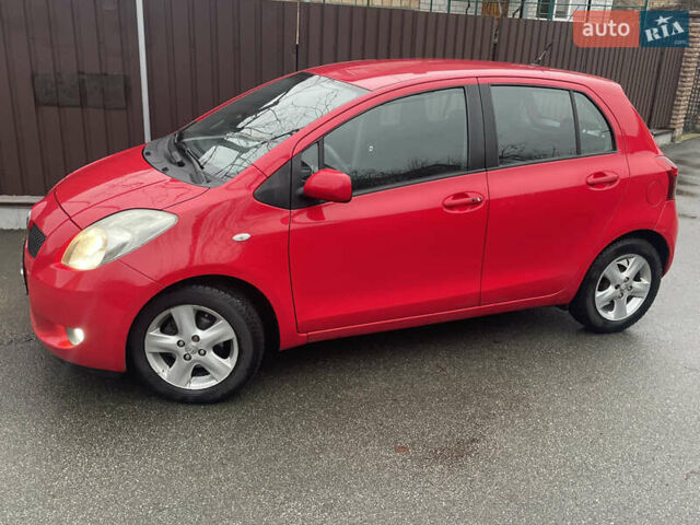Красный Тойота Ярис, объемом двигателя 1.3 л и пробегом 182 тыс. км за 5900 $, фото 3 на Automoto.ua