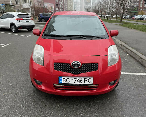Красный Тойота Ярис, объемом двигателя 1.3 л и пробегом 151 тыс. км за 4950 $, фото 1 на Automoto.ua