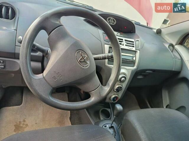 Червоний Тойота Яріс, об'ємом двигуна 1.3 л та пробігом 152 тис. км за 6000 $, фото 14 на Automoto.ua