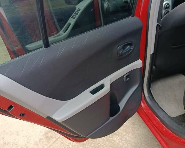 Червоний Тойота Яріс, об'ємом двигуна 1.3 л та пробігом 152 тис. км за 6000 $, фото 17 на Automoto.ua
