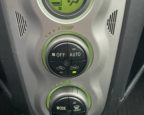 Красный Тойота Ярис, объемом двигателя 1.3 л и пробегом 182 тыс. км за 5900 $, фото 20 на Automoto.ua