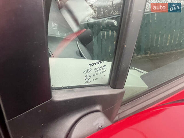 Красный Тойота Ярис, объемом двигателя 1.3 л и пробегом 182 тыс. км за 5900 $, фото 17 на Automoto.ua