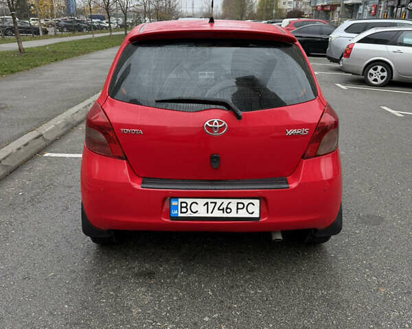 Красный Тойота Ярис, объемом двигателя 1.3 л и пробегом 151 тыс. км за 4950 $, фото 5 на Automoto.ua
