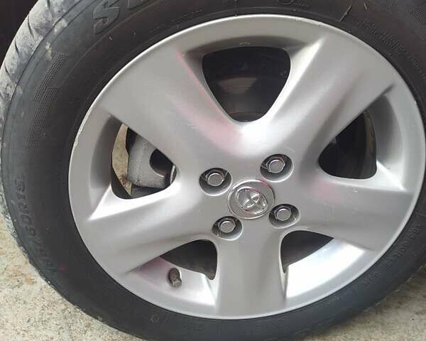 Червоний Тойота Яріс, об'ємом двигуна 1.3 л та пробігом 152 тис. км за 6000 $, фото 24 на Automoto.ua