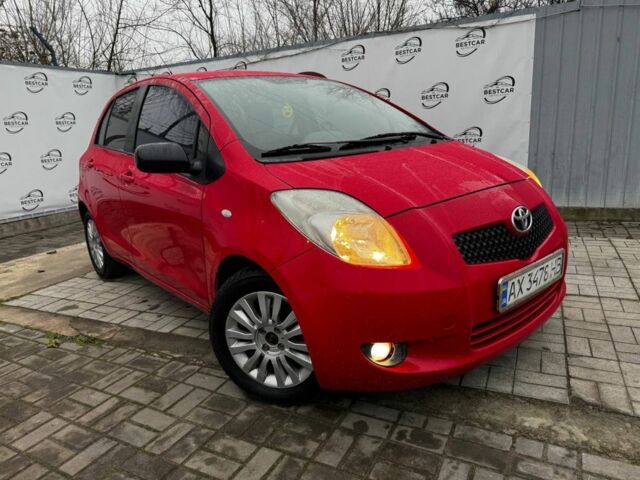 Красный Тойота Ярис, объемом двигателя 1.3 л и пробегом 147 тыс. км за 5400 $, фото 1 на Automoto.ua