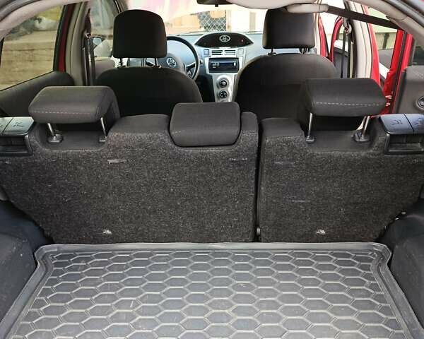 Червоний Тойота Яріс, об'ємом двигуна 1.3 л та пробігом 152 тис. км за 6000 $, фото 19 на Automoto.ua