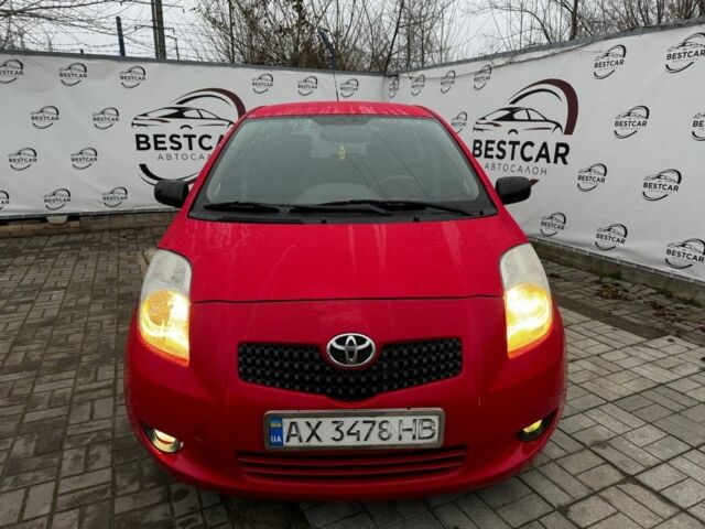 Красный Тойота Ярис, объемом двигателя 1.3 л и пробегом 147 тыс. км за 5400 $, фото 4 на Automoto.ua
