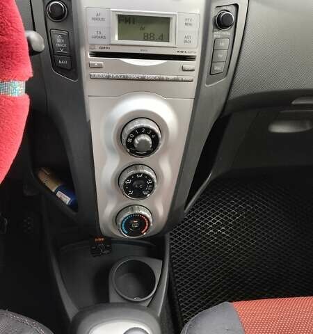 Тойота Ярис 2006 в Одессе на Automoto.ua Красный Тойота Ярис, объемом двигателя 1.3 л и пробегом 124 тыс. км за 6500 $, фото 6 на Automoto.ua