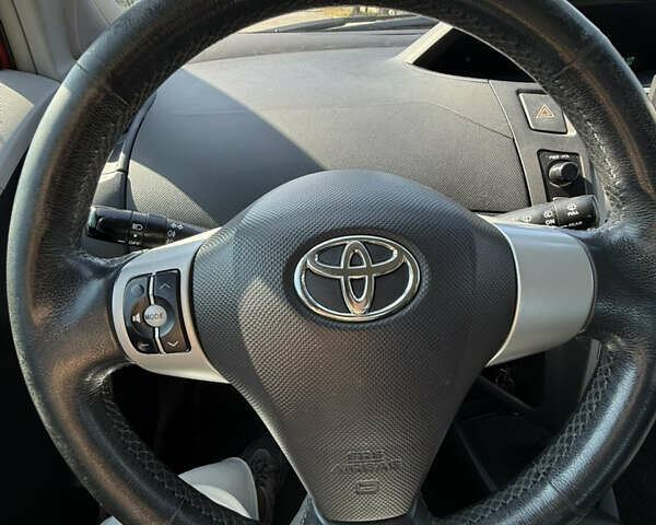 Тойота Ярис 2006 в Киеве на Automoto.ua Красный Тойота Ярис, объемом двигателя 1.3 л и пробегом 180 тыс. км за 5200 $, фото 11 на Automoto.ua