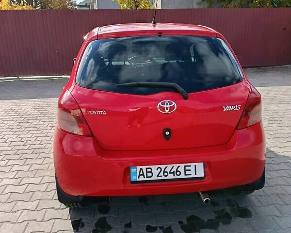 Червоний Тойота Яріс, об'ємом двигуна 1.3 л та пробігом 152 тис. км за 6000 $, фото 7 на Automoto.ua