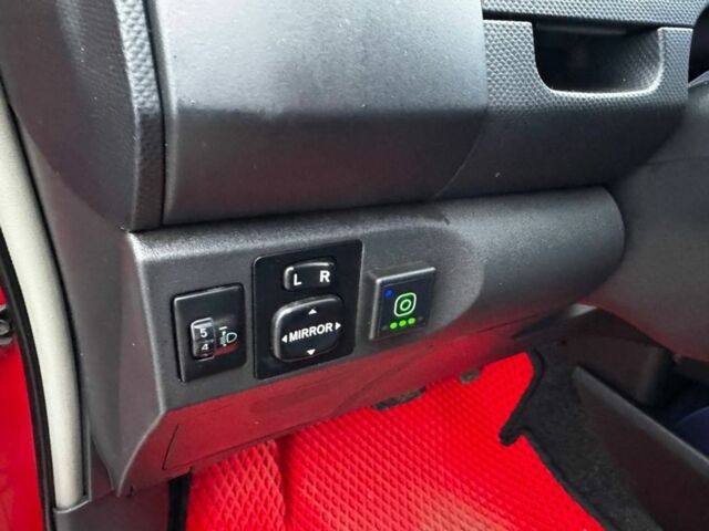 Красный Тойота Ярис, объемом двигателя 1.3 л и пробегом 147 тыс. км за 5400 $, фото 9 на Automoto.ua